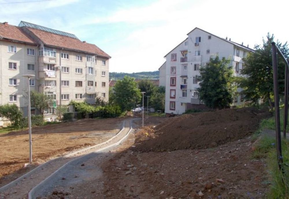 FOTO | Două noi spații verzi în cartierul Dumbrava din Zalău
