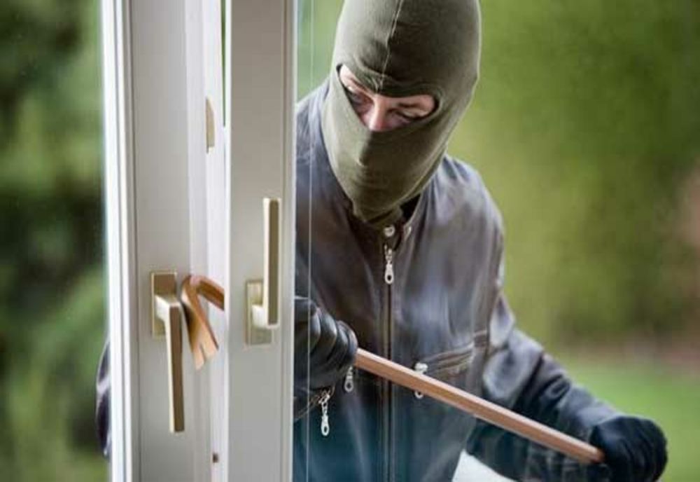 Adolescent din Sălaj, cu dosar penal pentru furturi din locuințe 