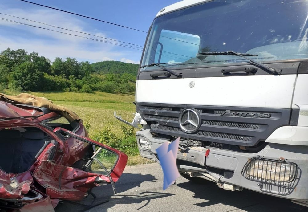 FOTO: Accident mortal pe DJ 108A, în Sălaj! Un bărbat din Jibou a rămas încarcerat și a decedat