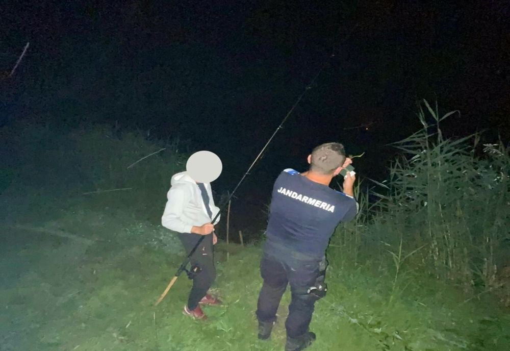 Peste 80 de pescari, verificați de jandarmii sălăjeni! Ce sancțiuni au fost aplicate