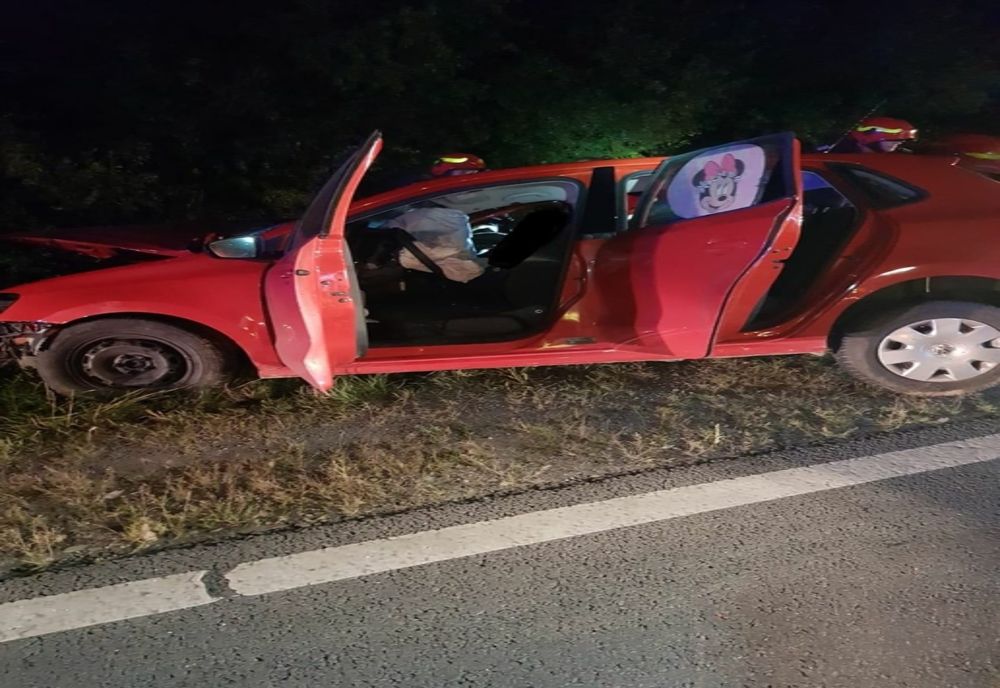 Accident grav pe DN 1F, după ce două autoturisme s-au ciocnit frontal! Un tânăr a murit pe loc, iar o fetiță de 4 ani a fost rănită grav
