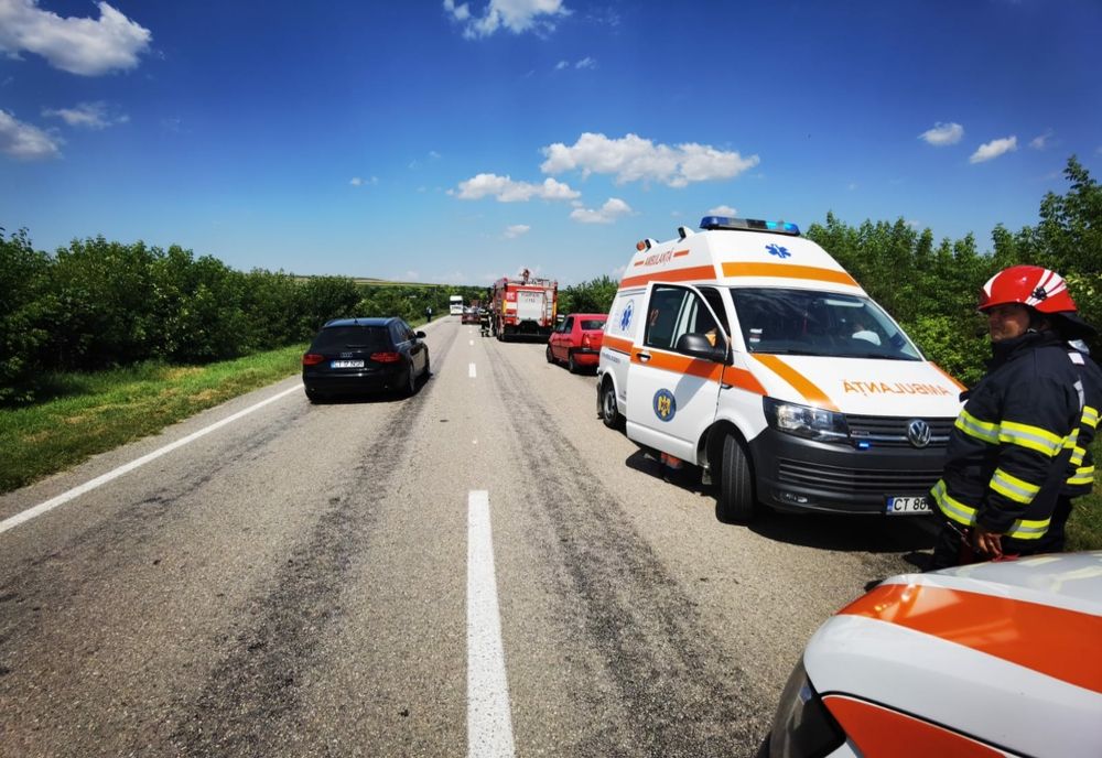 Pieton în stare gravă după ce a fost lovit de o maşină în localitatea Bănișor