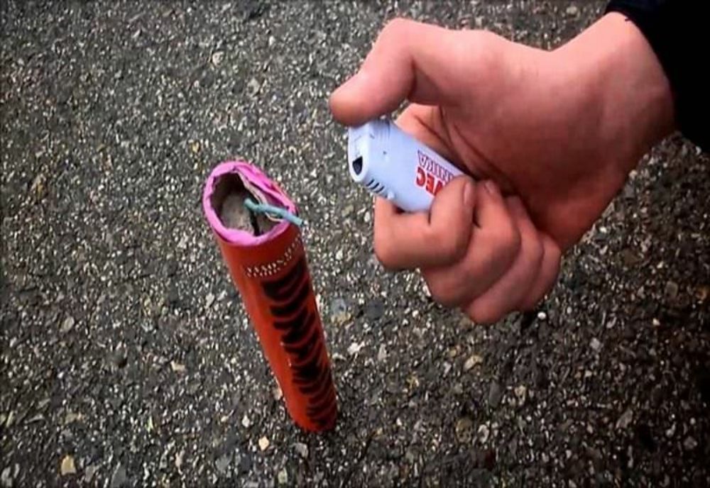 Un tânăr din Sălaj s-a ales cu dosar penal după ce a aprins mai multe petarde pe stradă