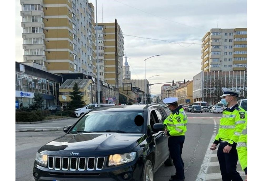 Poliţiştii sălăjeni au împărţit mărtişoare