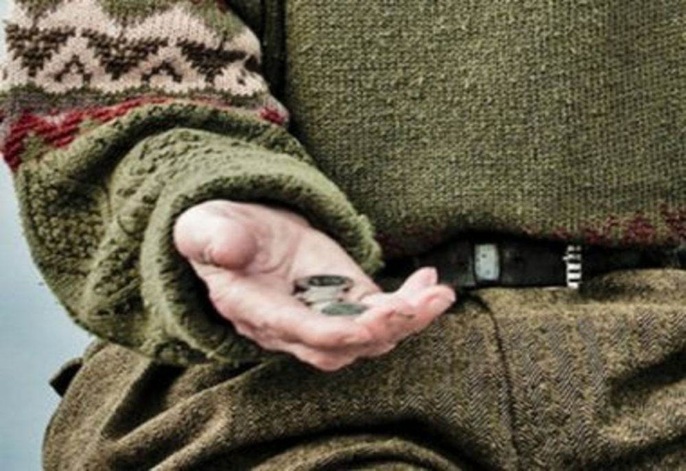 Copii folosiţi la cerşit de către două tinere din Sălaj! Poliţiştii din Dej le-au făcut dosar penal