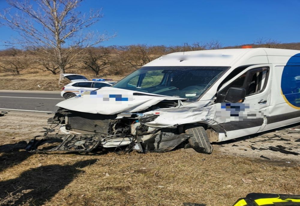 Accident între un microbuz şi autoutilitară pe DN1F Cluj - Sălaj! Două persoane au fost rănite (FOTO)