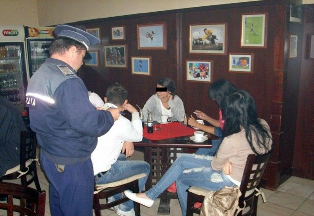 13 elevi din Nuşfalău care chiuleau de la şcoală au fost amendaţi