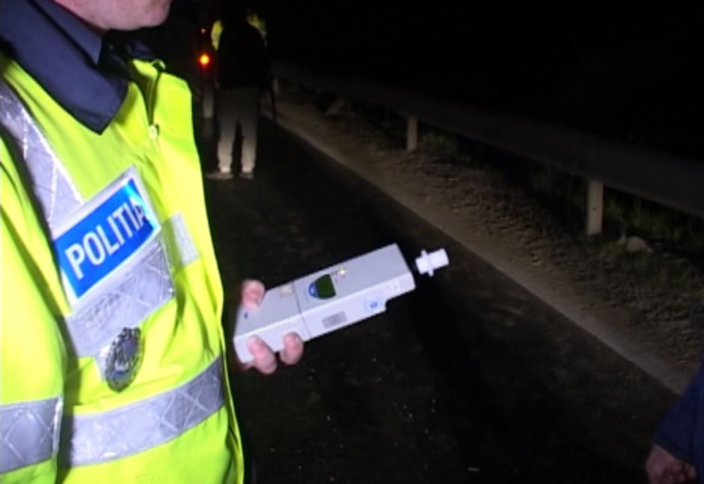 Zălăuan, beat criță! Nu a mai văzut drumul și a acroșat trei mașini parcate