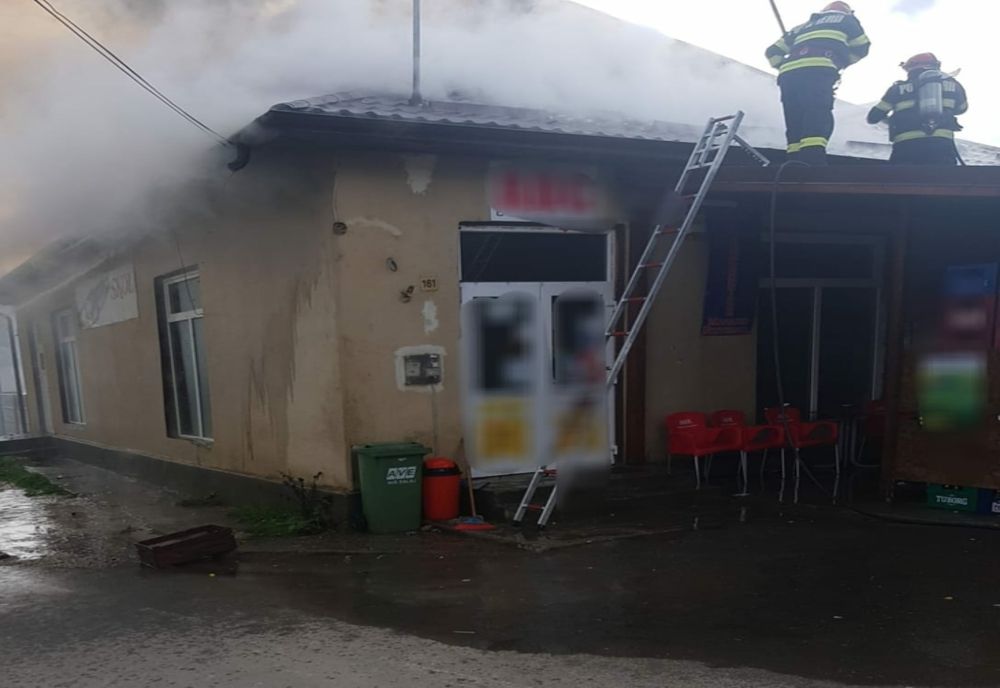 Magazin alimentar cuprins de un incendiu (FOTO)