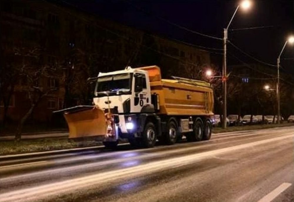 Pregătiri pentru iarnă la Zalău. Stocuri suficiente de sare, nisip și clorură calciu