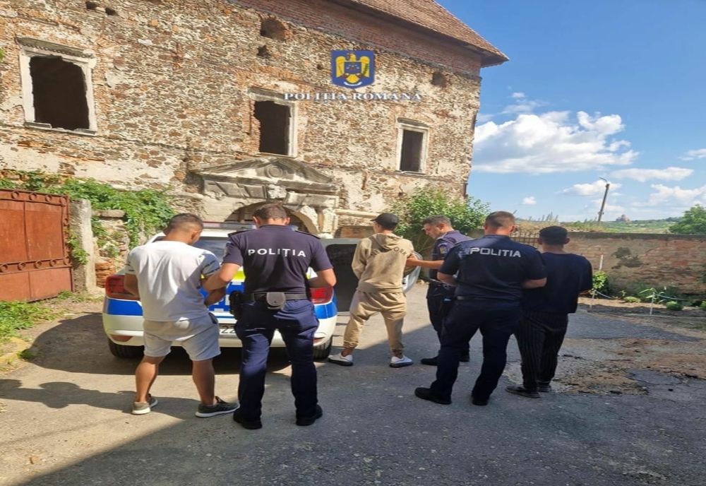 Trei adolescenți din Șimleu Silvaniei, arestați preventiv pentru tâlhărie