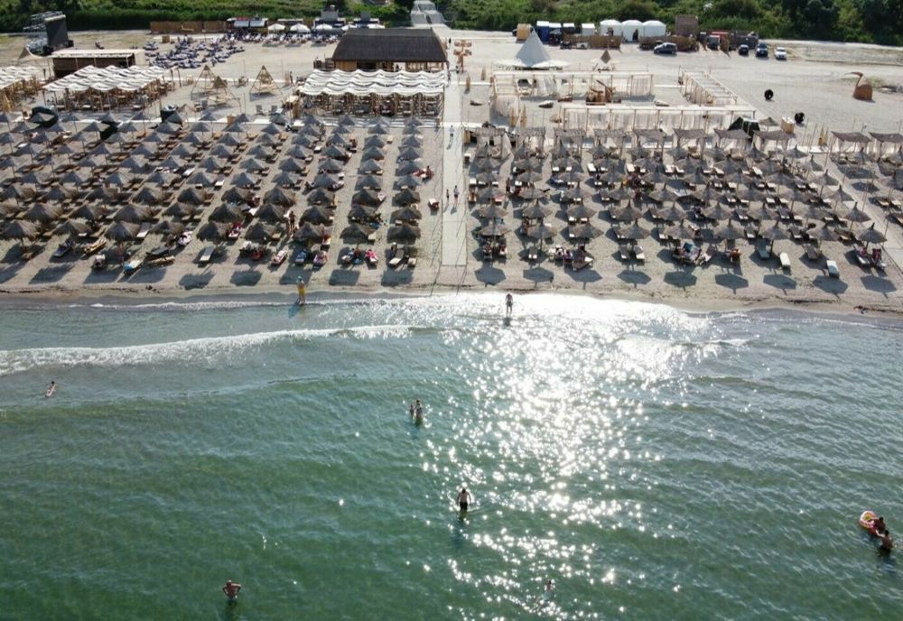 Halucinant cât costă să-ți pui cearșaful la malul mării pe litoralul românesc