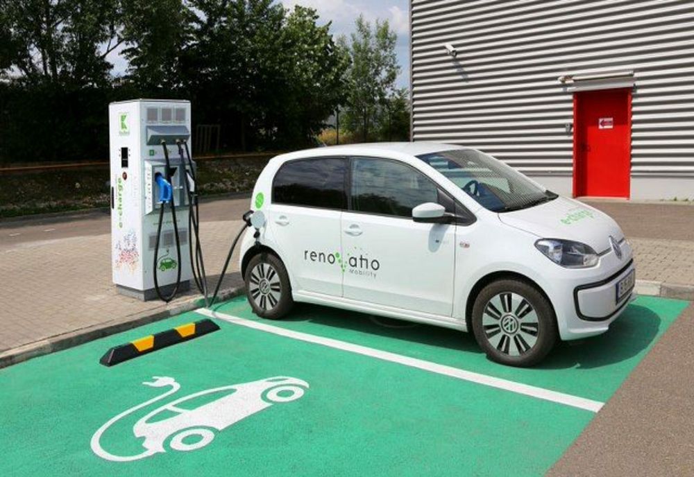 Vânzările de maşini electrificate vor depăşi anul acesta în România 110.000 de unităţi
