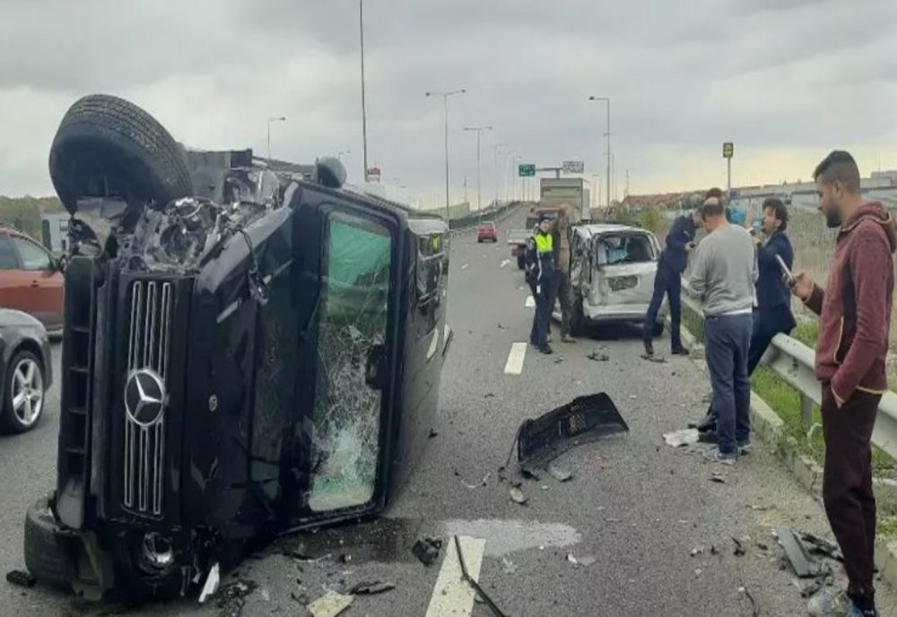 Accident grav pe autostrada A3: o mașină s-a răsturnat după ce a intrat în coliziune cu un alt autoturism