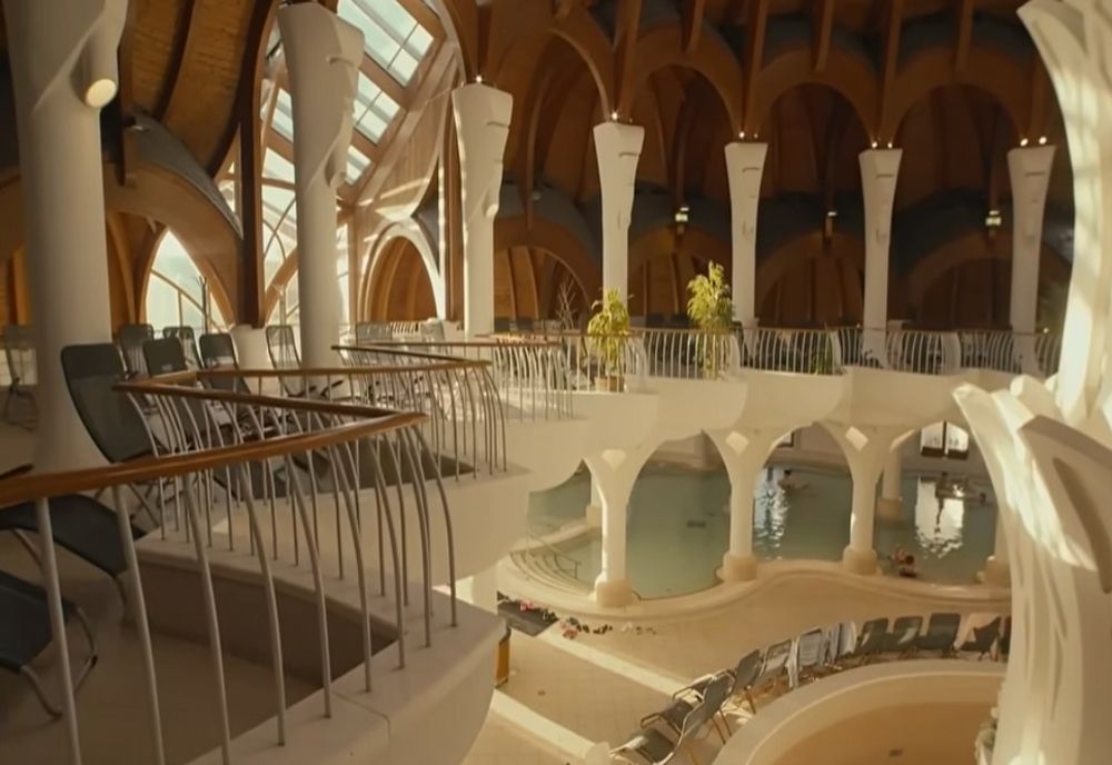 Un oraș european a devenit preferatul turiștilor români. Restaurantele si ștrandurile au ajuns să aibă meniuri în limba română