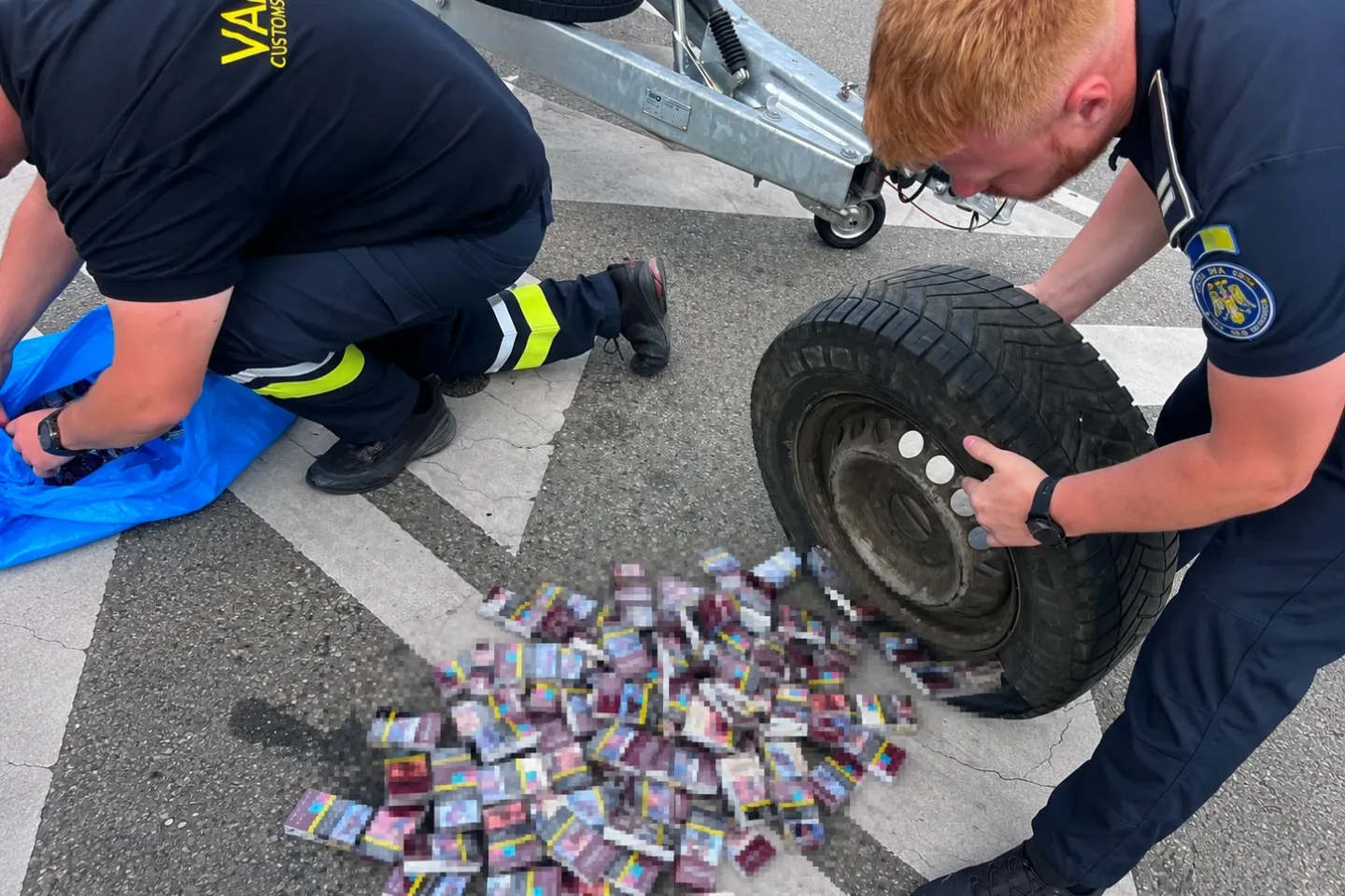 Captură de peste 10.000 de țigări de contrabandă la granița cu Bulgaria: erau ascunse la roțile de rezervă și în bagaje