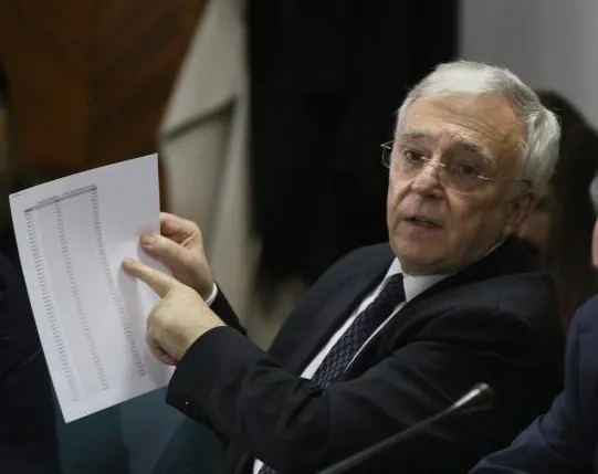 Mugur Isărescu