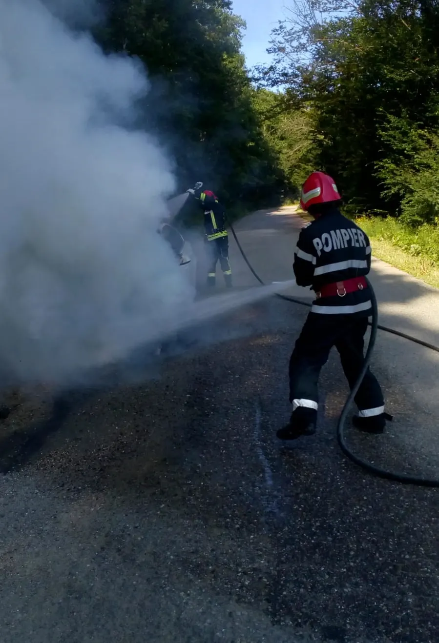 incendiu autoturism