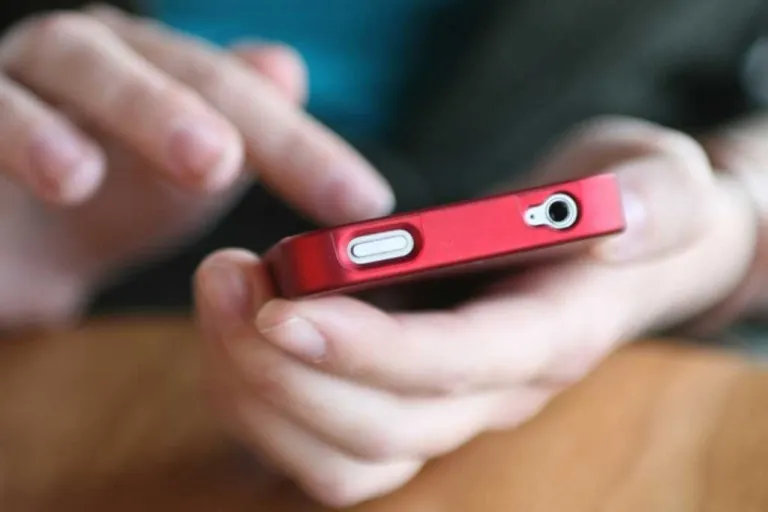 telefon R