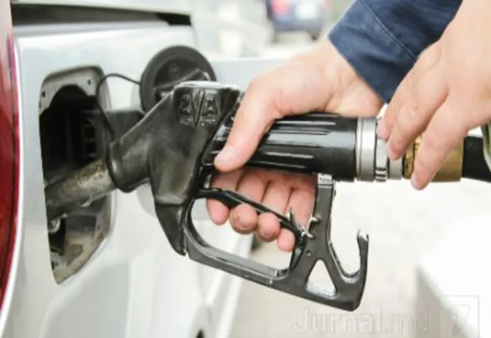 Primul pas pentru ieftinirea carburanților! Aviz pozitiv pentru eliminarea supraaccizei
