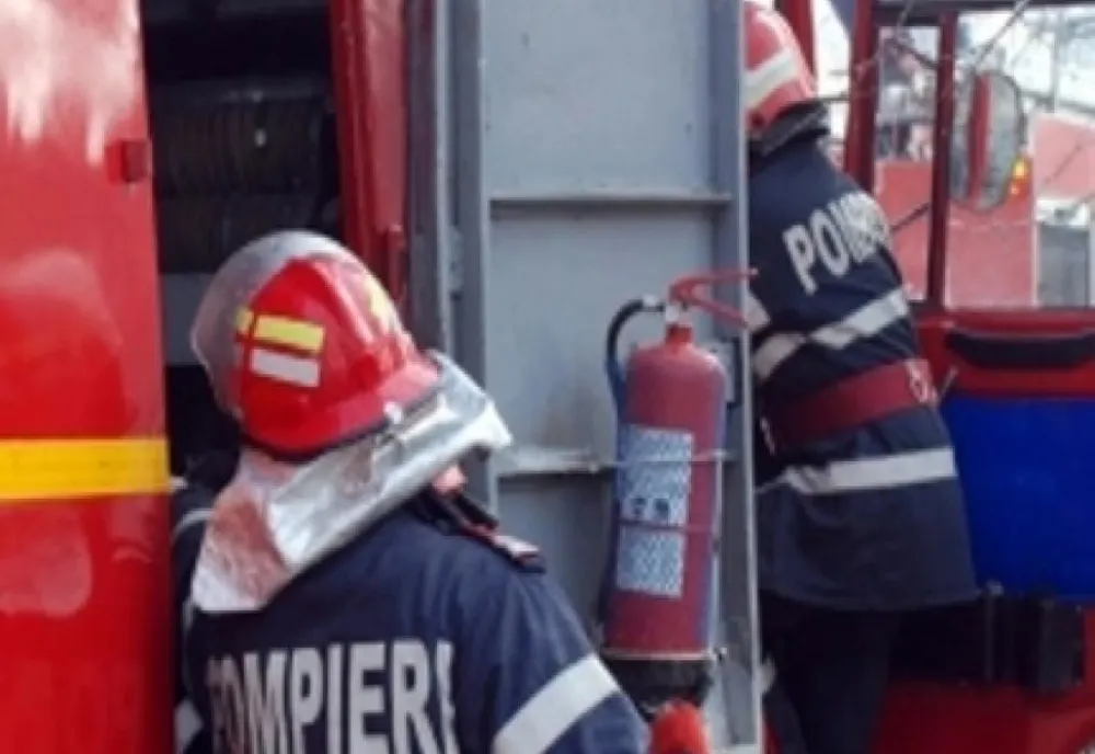 Un garaj din municipiu a fost cuprins de flăcări 