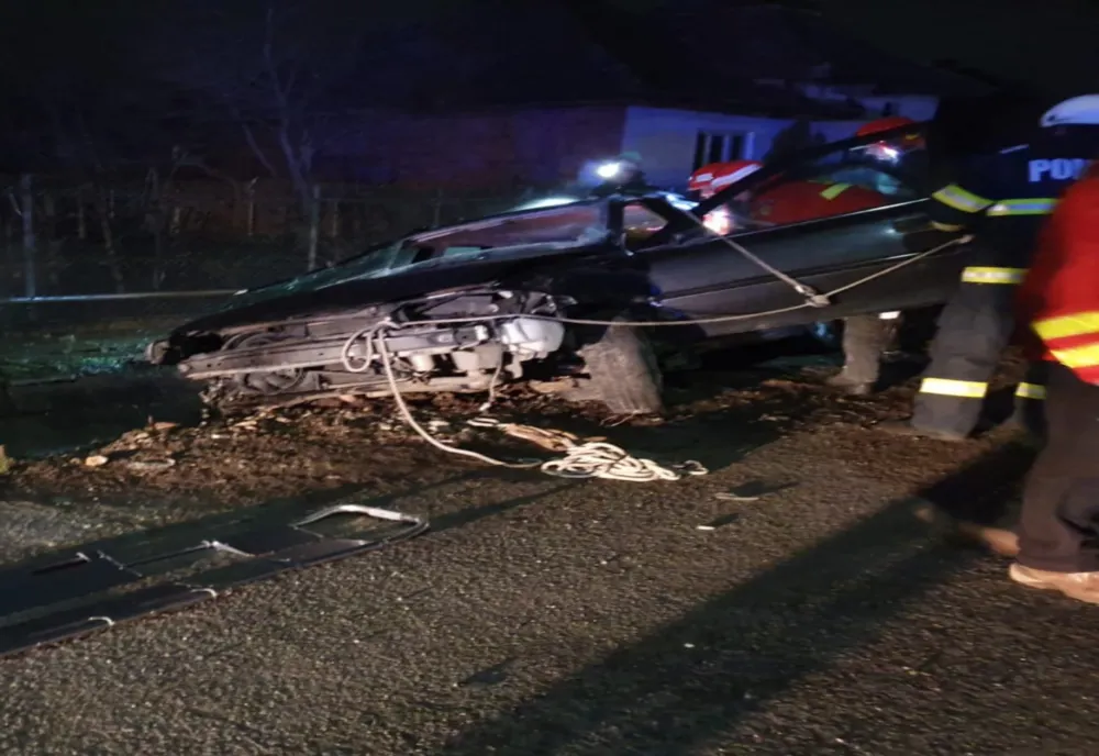Accident rutier cu o victimă încarcerată la Jibou. Pompierii, la faţa locului