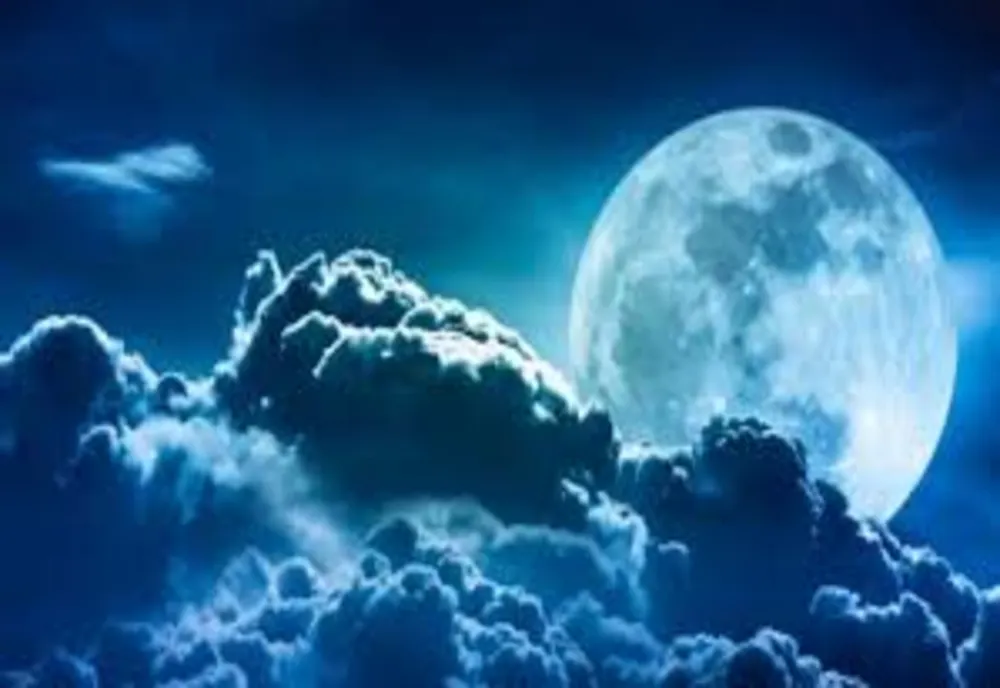 Fenomen spectaculos pe cer: prima SUPER LUNĂ din 2020
