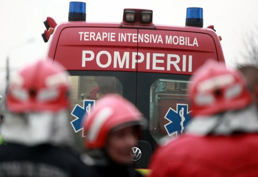 Accident în municipiul Zalău. O persoană primește îngrijiri medicale