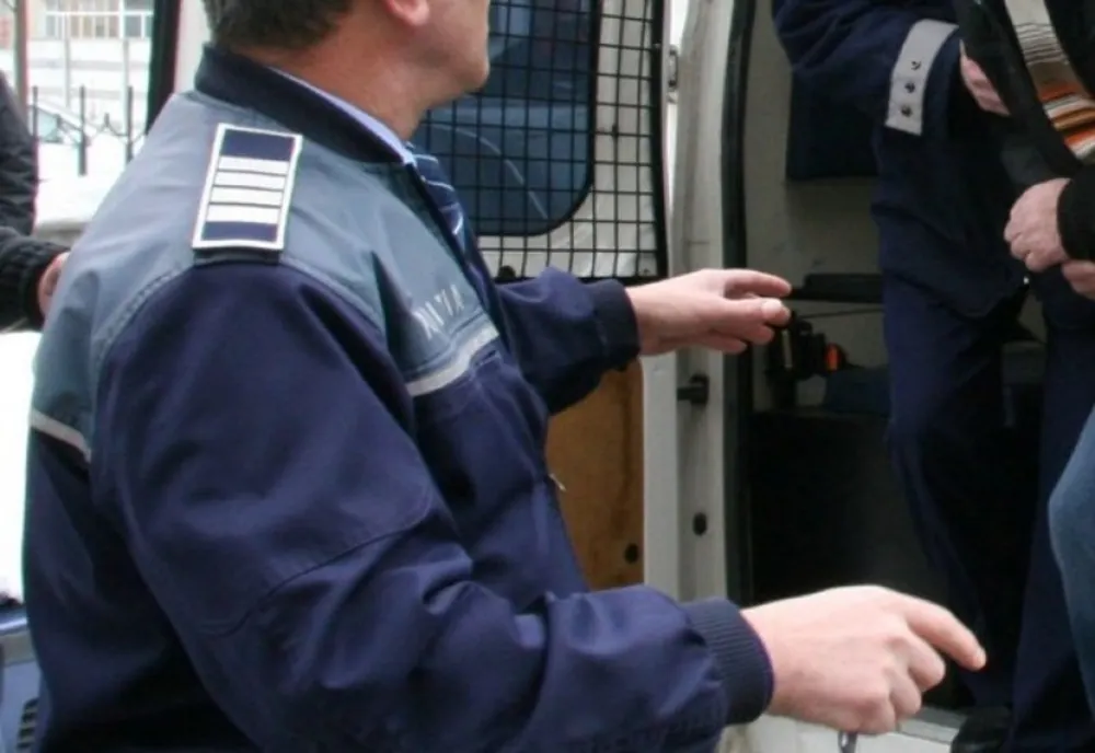 Condamnați pentru conducere sub influenţa băuturilor alcoolice și lovire sau alte violenţe