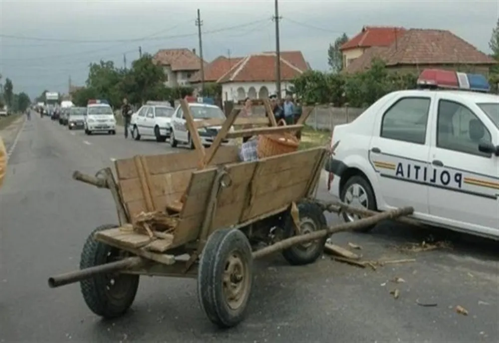 Accident grav în Zăuan. Persoană, prinsă sub căruță - în stop cardio-respirator
