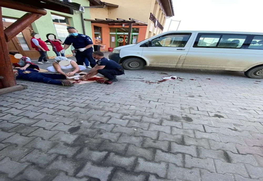 La Sărmăşag: un bărbat în stare gravă, căzut pe stradă a fost salvat de jandarmi