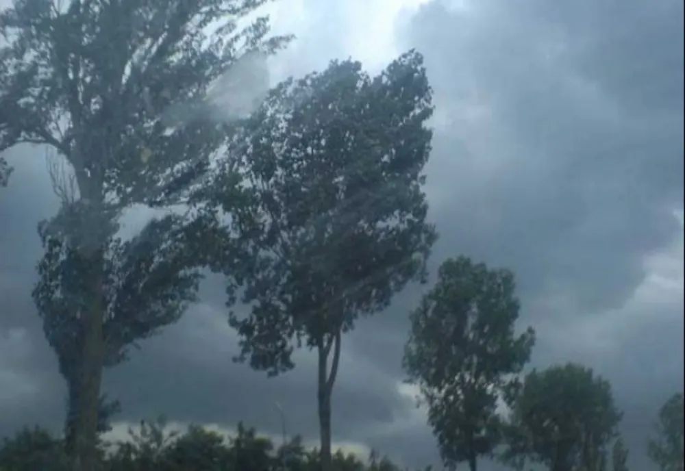 ALERTĂ METEO. România, sub cod galben. Ploi și vijelii în toată țara până marți