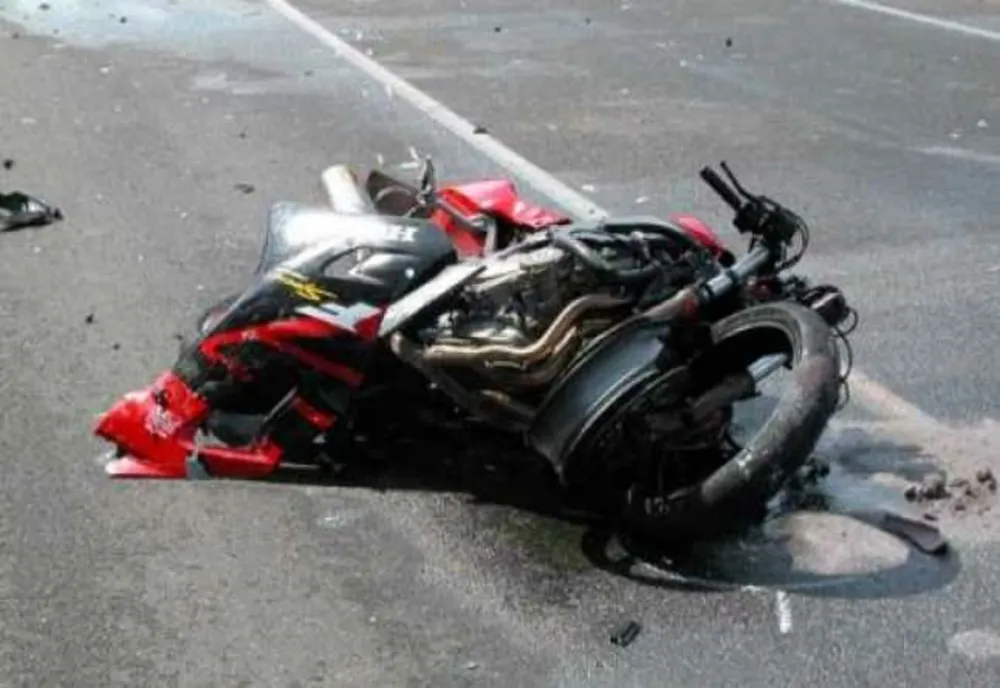 Accident grav de circulație în care au fost implicate o motocicletă și un ATV! Motociclistul este în stare gravă