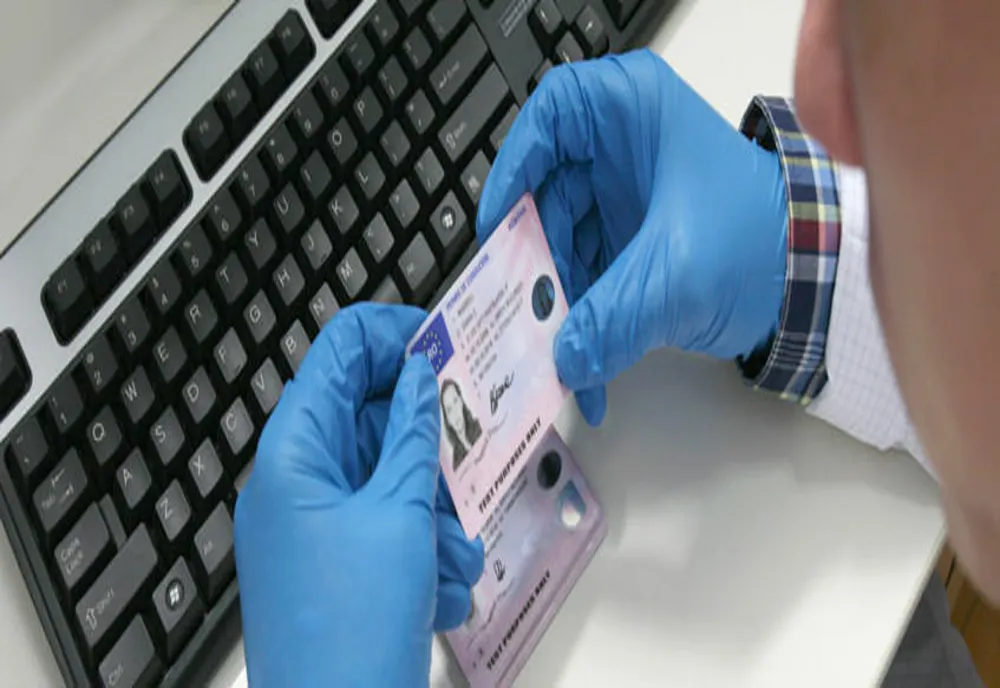 Depistat cu permis de conducere fals
