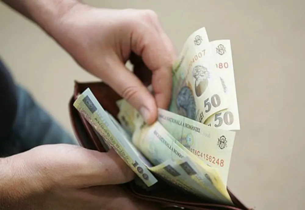 Spirit civic: ce a făcut un tânăr din Zalău după ce a găsit un portofel cu aproape 5000 de lei 