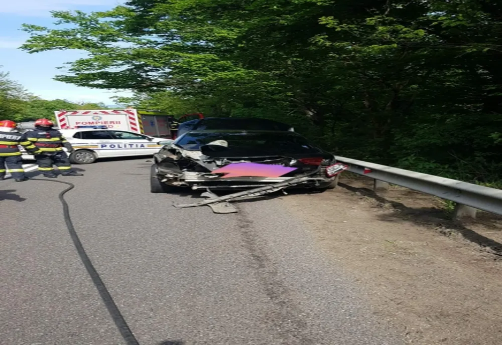 FOTO | Accident pe Meseş! Două victime după impactul dintre un autocamion şi o maşină