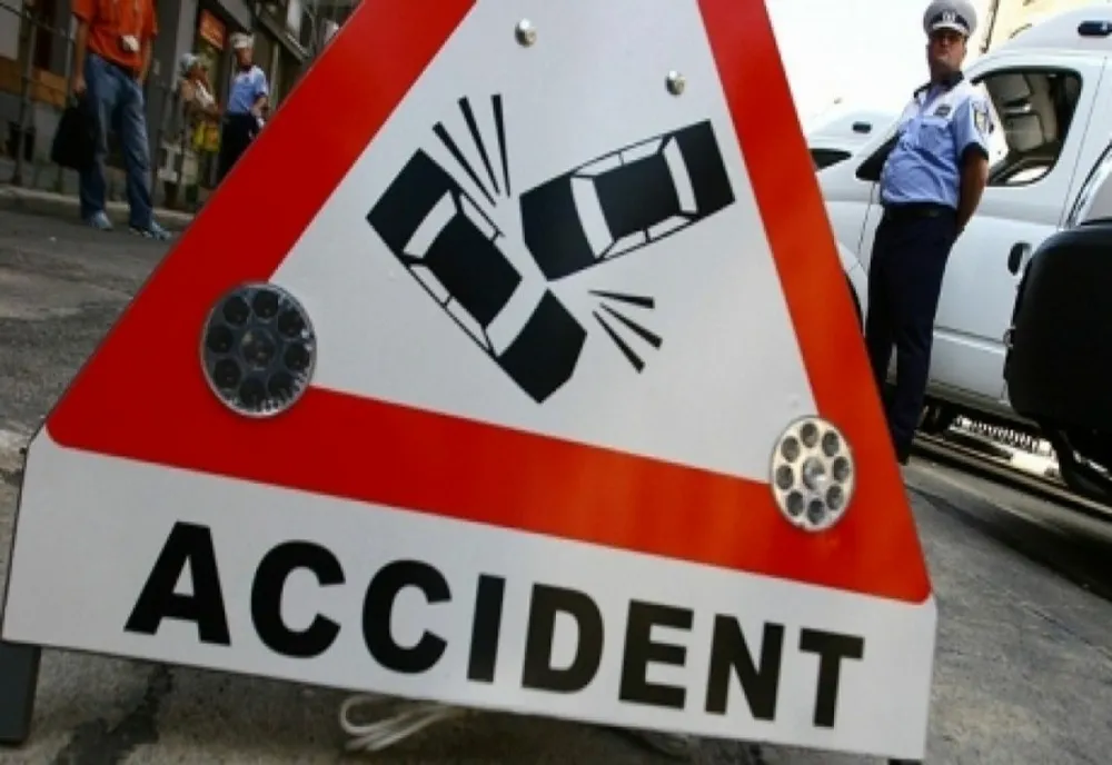 Un copil de 5 ani și un bebeluș de 9 luni, răniți într-un accident rutier, în Zalău