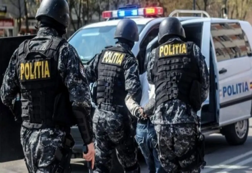 Percheziții în Arad efectuate de polițiștii sălăjeni, într-un dosar de fraudă informatică! Doi basarabeni, reținuți