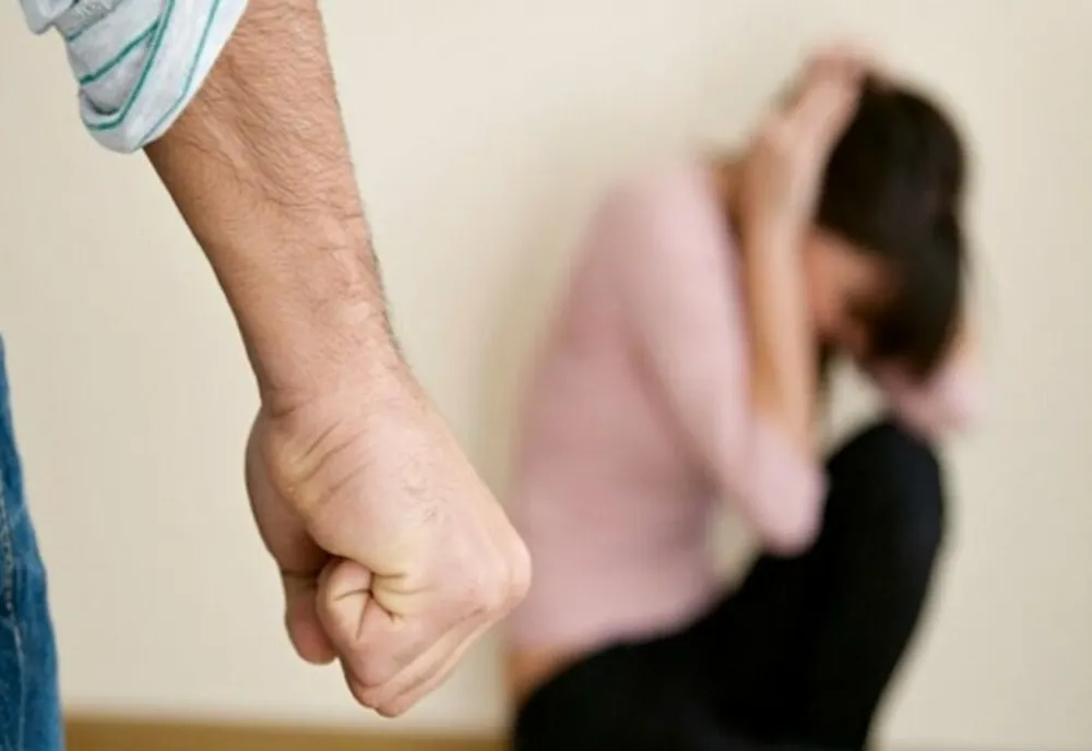 Și-a agresat iubita și s-a ales cu dosar penal și ordin de protecție