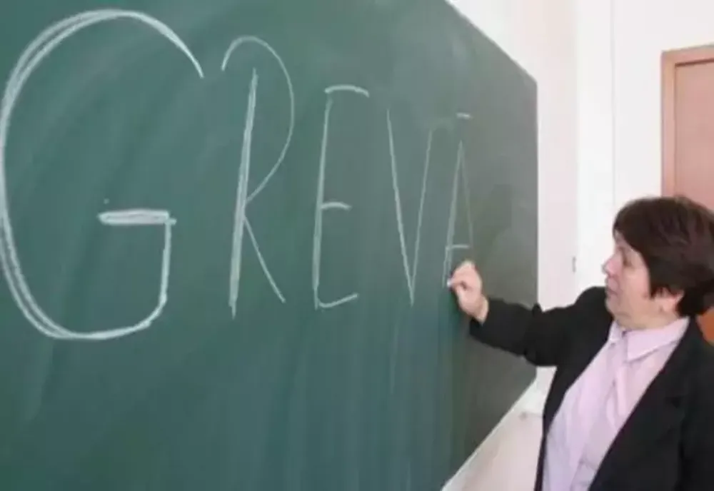 GREVĂ JAPONEZĂ ÎN EDUCAȚIE. DASCĂLII SE OPUN CONCEDIERILOR ȘI REDUCERII CHELTUIELILOR BUGETARE