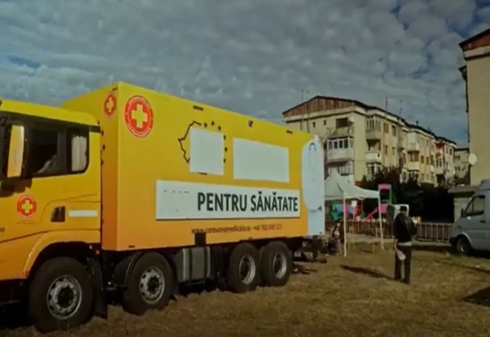 Caravana România Suverană cu spitalul mobil AUR au ajuns în Olt - Mii de români primesc consultații gratuite chiar la ei în sat