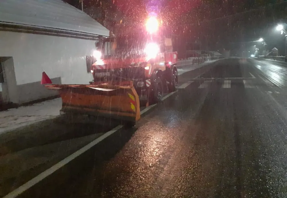 Alertă de iarnă pe șosele și căi ferate: intervenție masivă pregătită de autorități