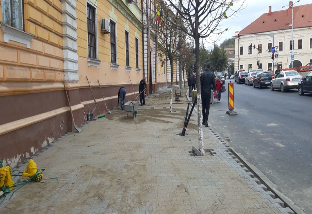 Lucrările de reabilitare a străzii 22 Decembrie, continuă. Contractul, prelungit ''datorită necesității corelării lucrărilor'' 