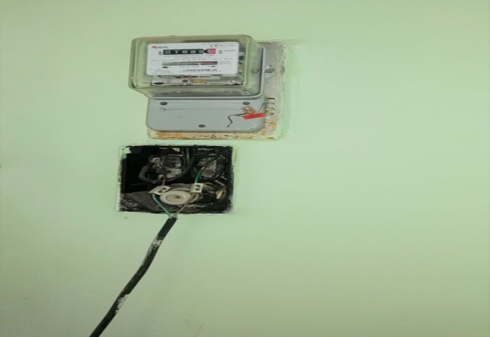 La 60 de ani, cercetat pentru furt de energie electrică