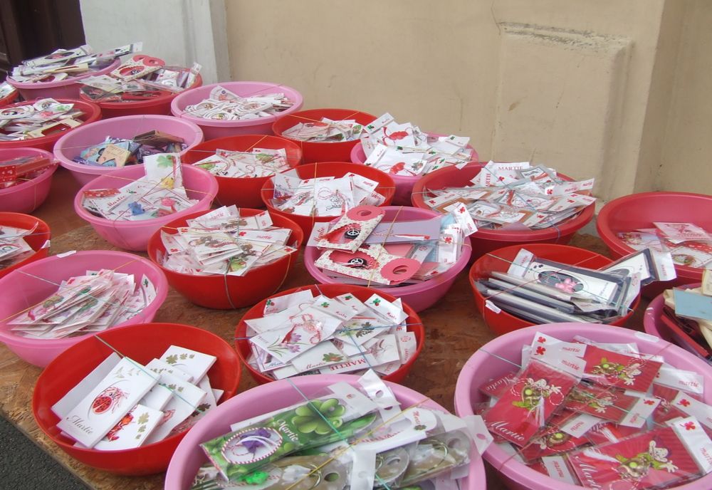 Vine primăvara! La Zalău, începe comerțul stradal pentru vânzarea de mărțișoare și flori