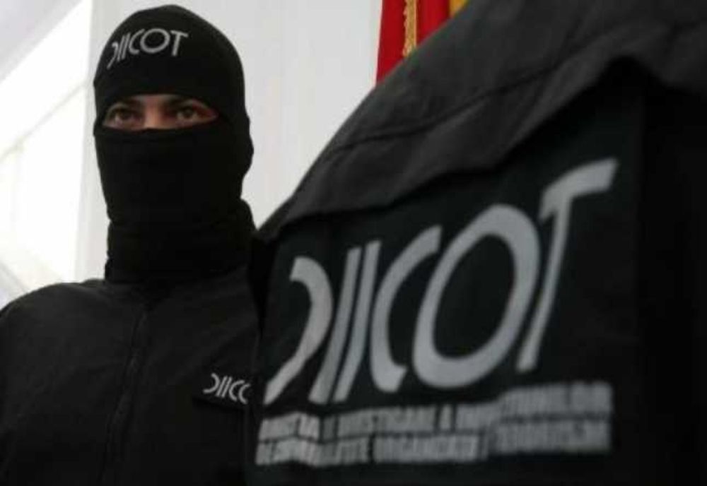 Reținuți pentru trafic de persoane. Victima - o tânără, purtătoare a virusului HIV, suspectă de coronavirus