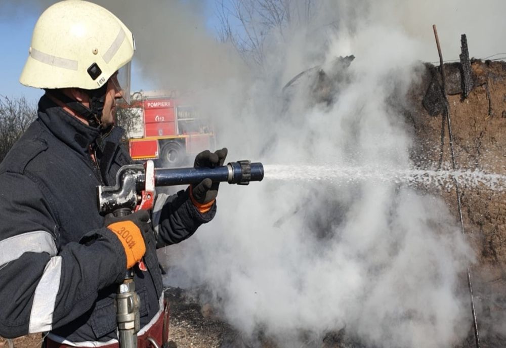 Pădure cuprinsă de flăcări în comuna Dragu