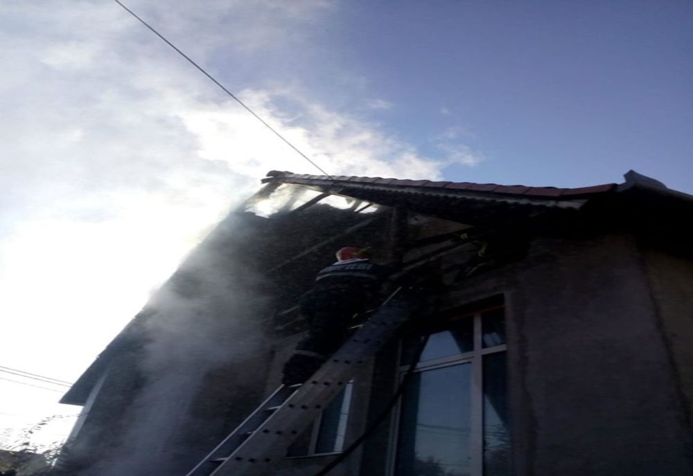 Incendiu într-o gospodărie din Halmășd. Pompierii, la fașa locului