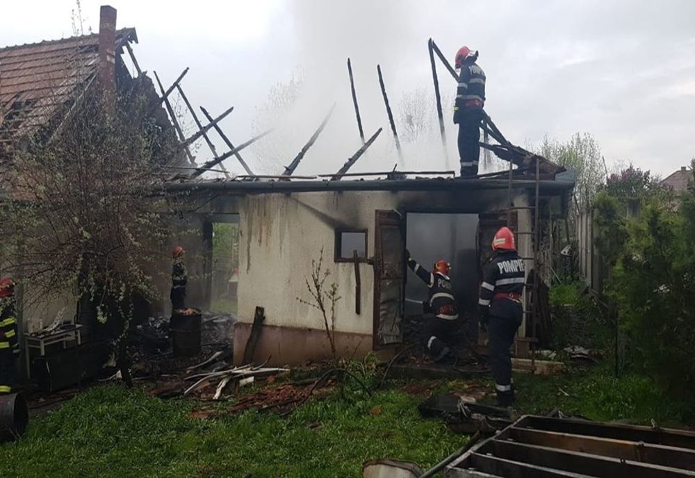 Incendiu într-o gospodărie din Gârceiu, izbucnit de la un frigider