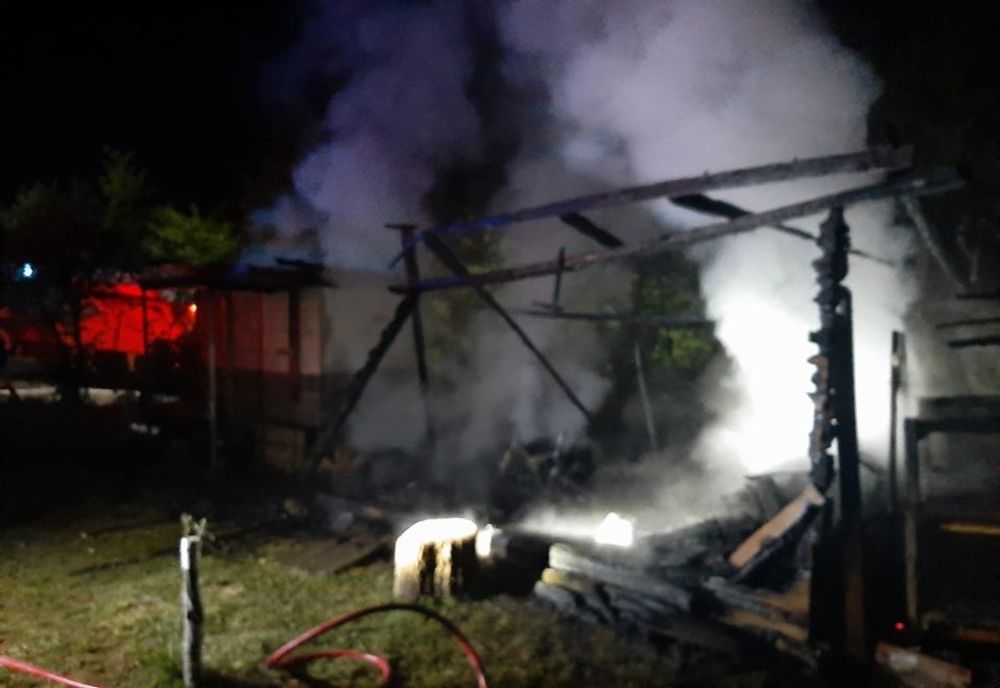 Incendiu în miez de noapte într-o gospodărie din Sighetu Silvaniei de la o țigară